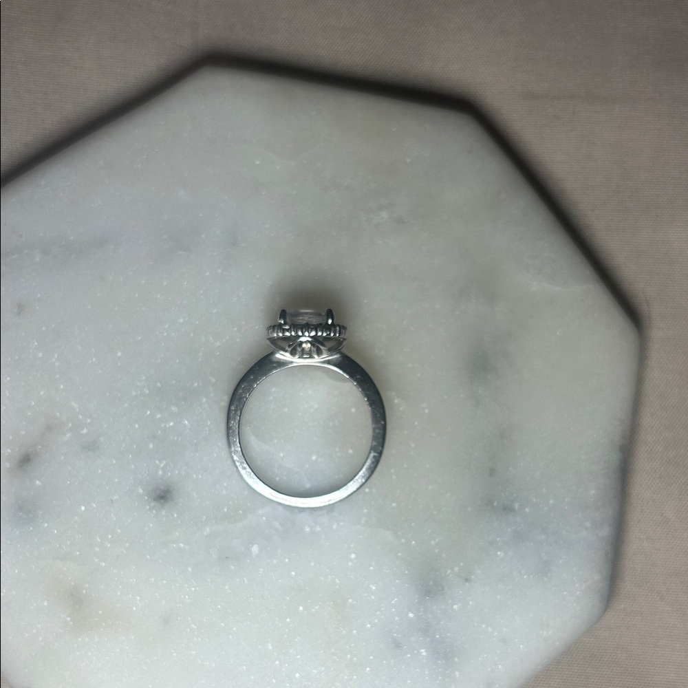 Elegant Silver Women's Ring - Picture 3 of 5